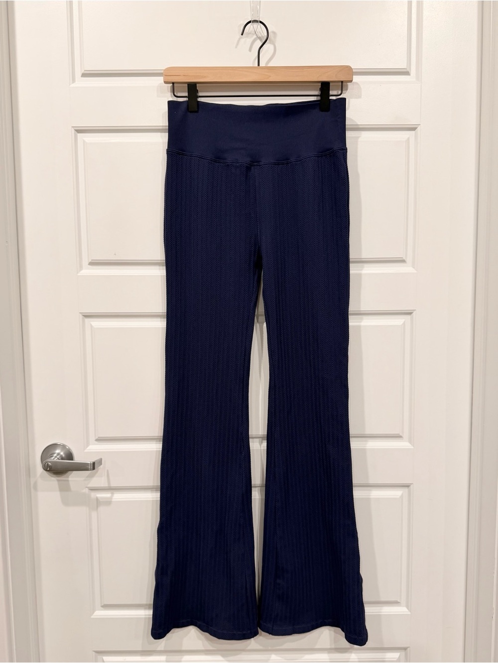PINK Victoria’s Secret Seamless Cable Flare Leggings Navy Large Athleisure Gym - Picture 4 of 7